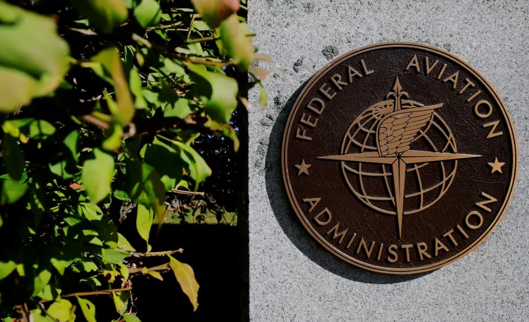 Shutdown nos EUA: Programas que agilizam aeroportos como TSA PreCheck e Global Entry são suspensos, gerando caos para viajantes