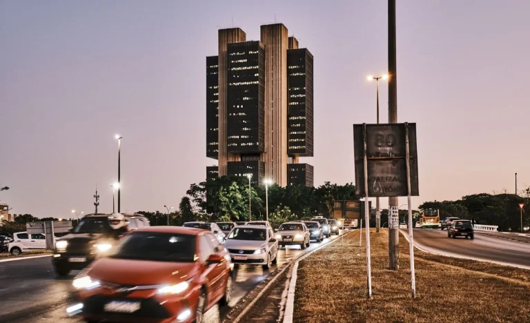 Fed em Foco: Tarifa Global de Trump, Balanço da Gerdau e Decisões Cruciais na Europa Agitam o Mercado