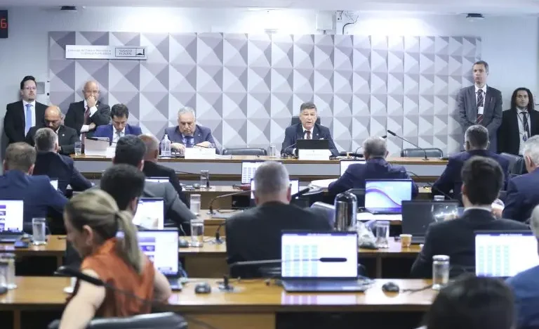 Conexão Conafer na CPI do INSS: Esposa de Sócio de Cícero Marcelino Depõe Após Cancelamento de Vorcaro