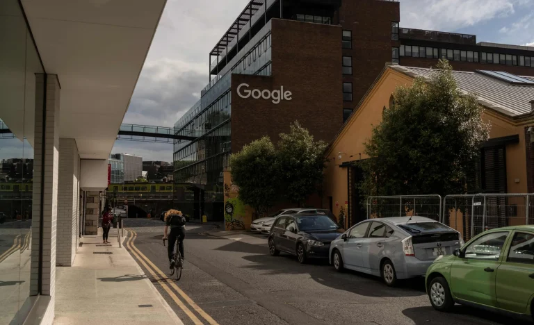 Europa teme novo confronto com Trump: Regulamentação de tecnologia vira campo de batalha com ameaças de tarifas