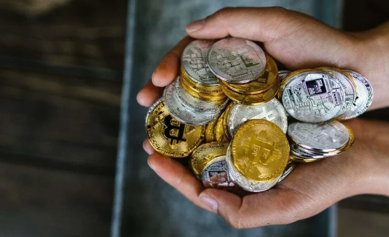 Esqueça a Bolsa: Estratégia de ICOs Valorizou 10.000% em 2025 e Pode Alcançar 50.000% em 2026 com Novo Ativo