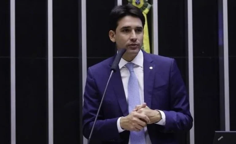 Hidrovias na Amazônia: Concessões em Estudo Apesar de Decreto Revogado, Diz Ministro Silvio Costa Filho