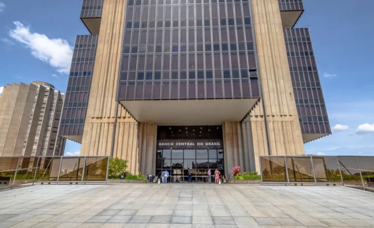 Dólar em Queda Gera Prejuízo Histórico de R$ 119,97 Bilhões no Banco Central em 2025: Entenda o Impacto e o Futuro