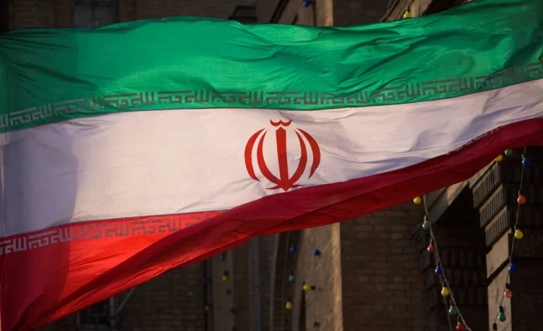 EUA e Irã Avançam em Diálogo Nuclear Crítico: Novo Encontro em Viena e Exigências de Trump Elevam Tensão no Oriente Médio