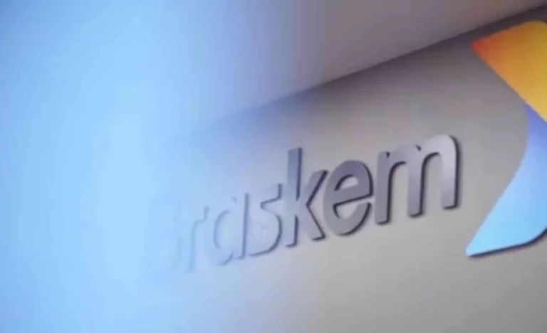 Braskem (BRKM5) Patina em Vendas de Resinas e Químicos no Brasil no 4º Trimestre de 2023, Afetada por Manutenção e Queda de Spreads