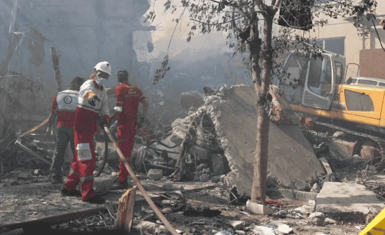 EUA e Israel Lançam Ataque Massivo Contra o Irã em Operação Conjunta, Irã Revida com Mísseis e Drones
