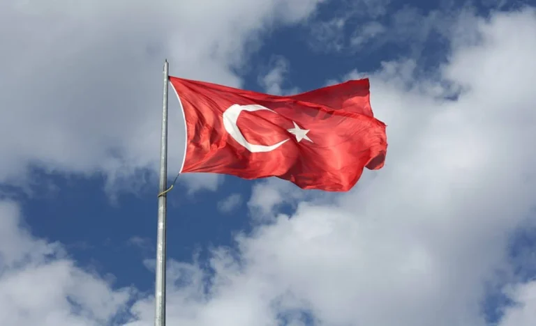 Turquia nega apoio a ataques de EUA e Israel contra Irã e reforça neutralidade em conflitos