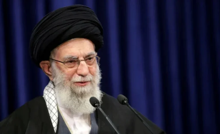 Israel e EUA lançam ataque massivo contra o Irã, alegam morte de Ali Khamenei e bombardeiam alvos nucleares e militares