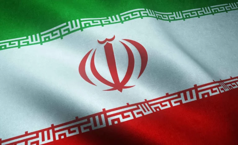 Líder Supremo do Irã: Quem sucede Khamenei? Voto popular no sistema teocrático e o futuro do poder iraniano após ataques