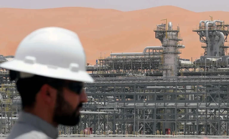 Saudi Aramco: Gigante do Petróleo Sob Ataque Revive Fantasma do Maior IPO da História e Alerta o Mercado Global