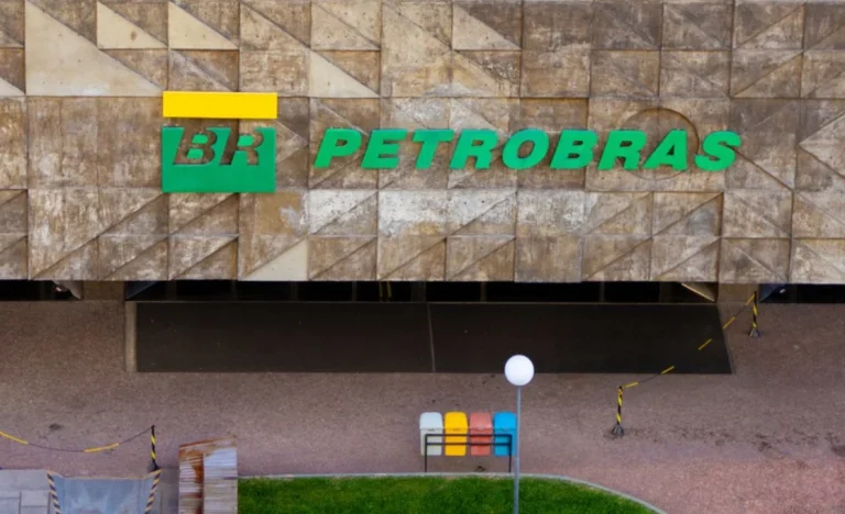 Petrobras (PETR4) na Mira: Ágora Mantém Ações na Carteira de Março com Alerta de Volatilidade e Foco em Dividendos