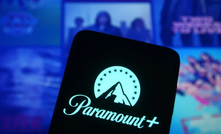 Fitch Rebaixa Paramount Global para ‘BB+’ Devido à Aquisição da Warner Bros. e Pressões de Mercado