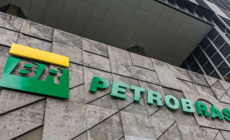 Petrobras e Parceiros Injetam R$ 151 Milhões em Projeto Inovador para Turbinar Produção em Campo Gigante do Pré-Sal