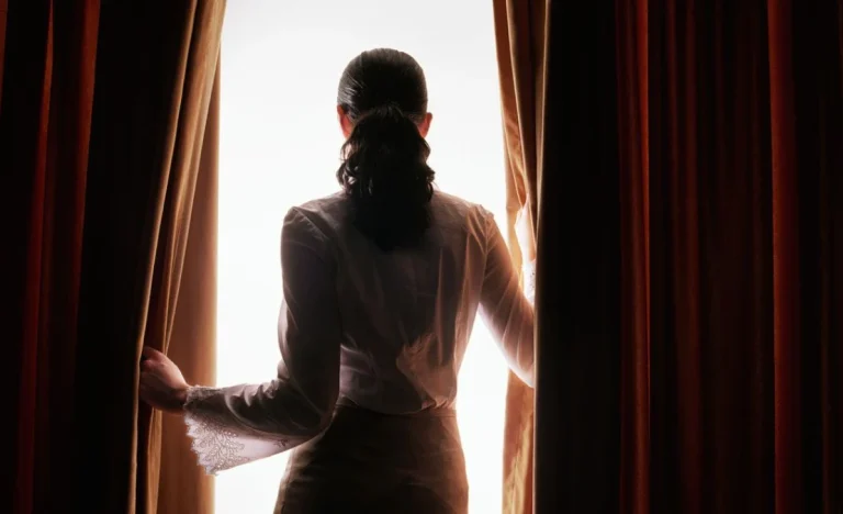 Jami Gertz: A Atriz Que Virou Bilionária Sem Herança Nem Jogos de Azar, Conheça Sua Fortuna Inesperada