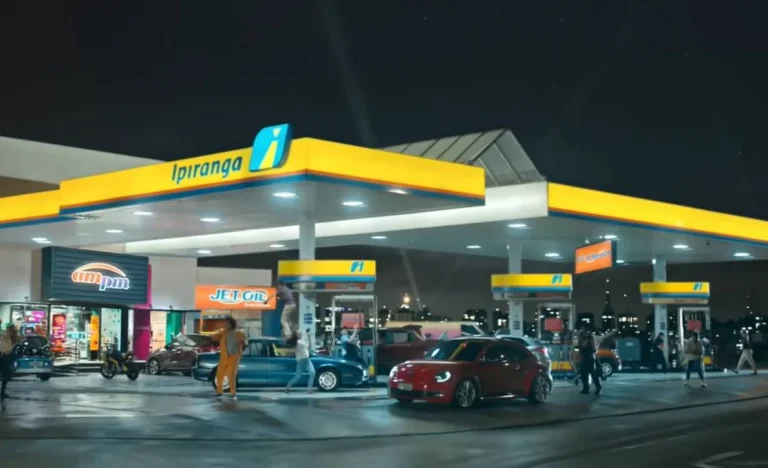 Ultrapar (UGPA3) divulga lucro de R$ 256 milhões no 4º tri e planeja R$ 2,6 bilhões em investimentos para 2026, com foco na Ipiranga