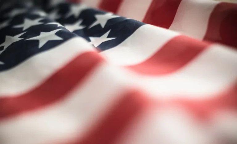 Juiz Ordena Reembolso Bilionário de Tarifas de Trump; Alfândega dos EUA Sob Pressão para Pagar Importadores