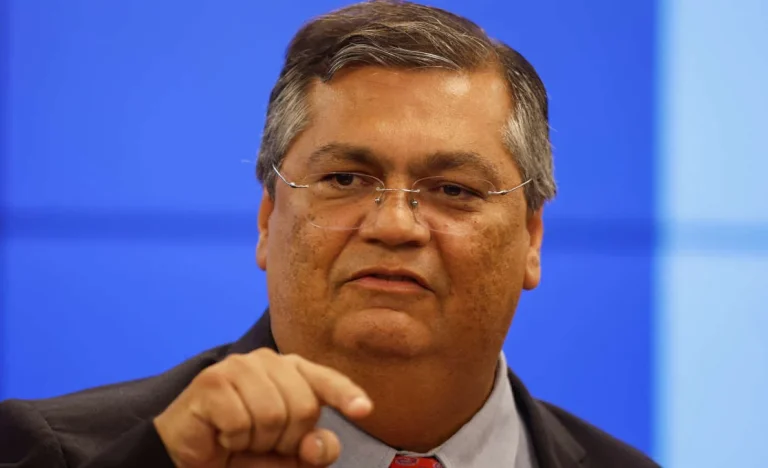 Dino Suspende Quebra de Sigilo de Lulinha na CPMI do INSS; Presidente da Comissão Reage