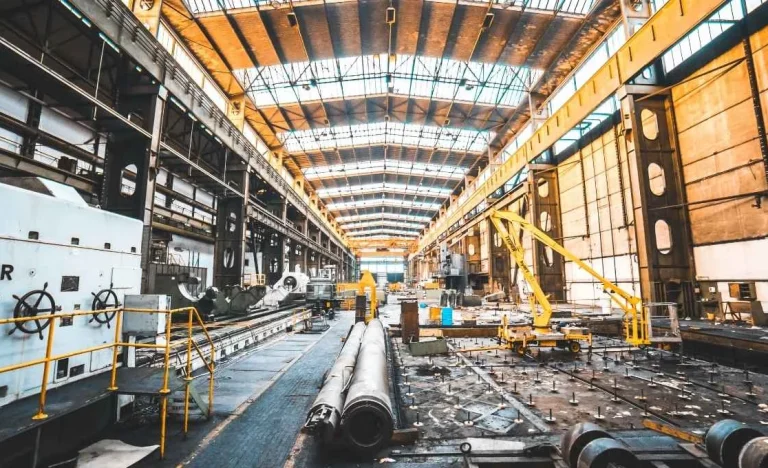 Produção Industrial Brasileira Dispara 1,8% em Janeiro, Superando Expectativas e Indicando Recuperação em 2026