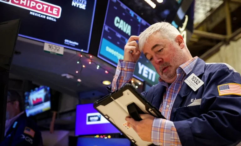 Wall Street em Queda: Payroll Fraco, Petróleo em Alta e Conflito no Irã Agitam Mercados