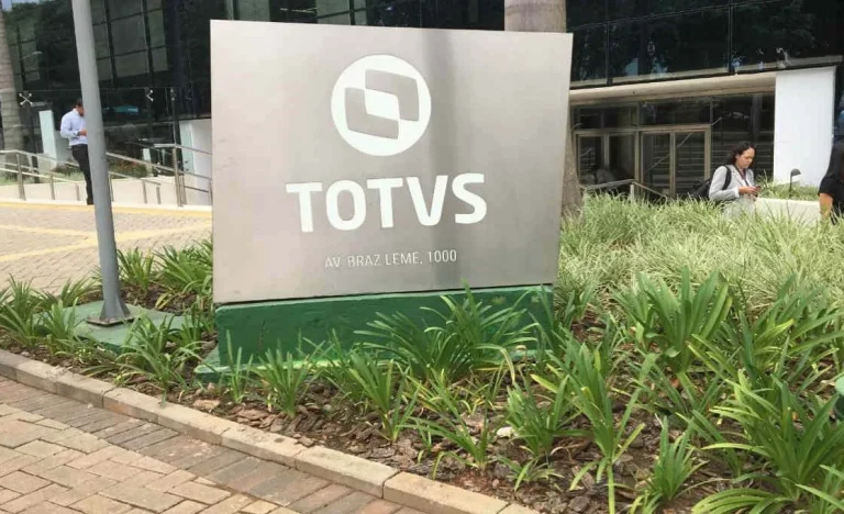 Totvs (TOTS3): Safra eleva recomendação para ‘compra’ e vê exagero na queda; ação pode subir 38,6%