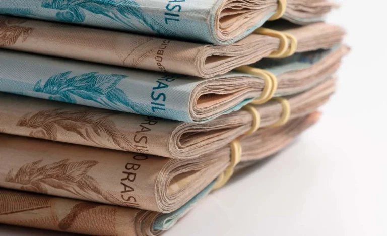 Evite Esses 3 Gastos Luxuosos Para Continuar Milionário, Mesmo Sem Ter “Suado” Pela Riqueza