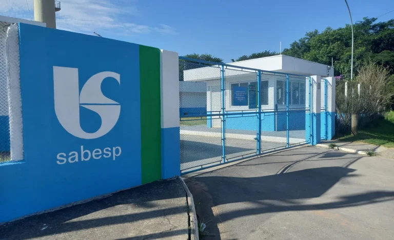 Fitch Confirma Rating da Sabesp (SBSP3) em BB+: Demanda Resiliente e Operações Robustas Sustentam Futuro Promissor