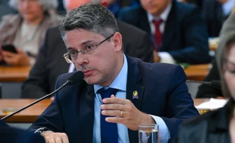 CPI contra Moraes e Toffoli no caso Banco Master ganha força com 35 assinaturas; pedido de impeachment de Moraes é protocolado