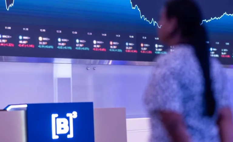 Ibovespa Sobe com Tensão no Oriente Médio Diminuindo; Dólar Cai e Petróleo Tomba com Falas de Trump