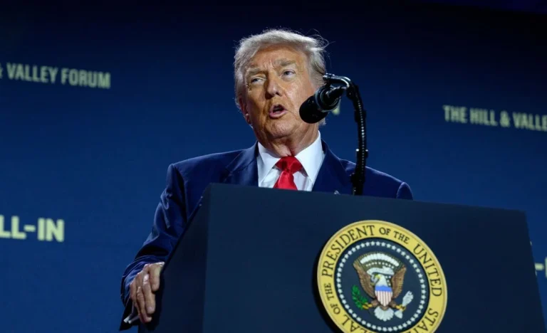 Trump Celebra Nova Refinaria de Petróleo no Texas Prometendo Energia Limpa e Segurança Nacional Renovada