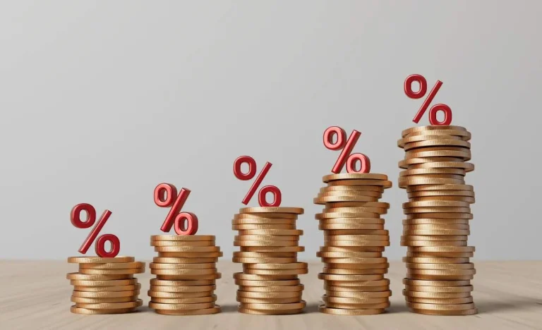 Juros Futuros Disparam com Petróleo em Alta: Conflito no Irã Pressiona Inflação e Mercado Global