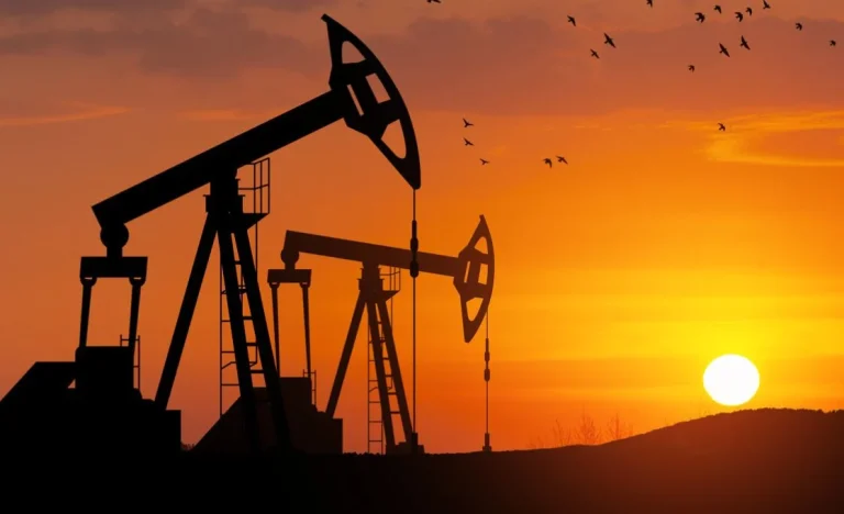 Tragédia no Iraque: Ataque a Navio-Tanque Suspende Totalmente Operações em Portos de Petróleo, Portos Comerciais Continuam Ativos