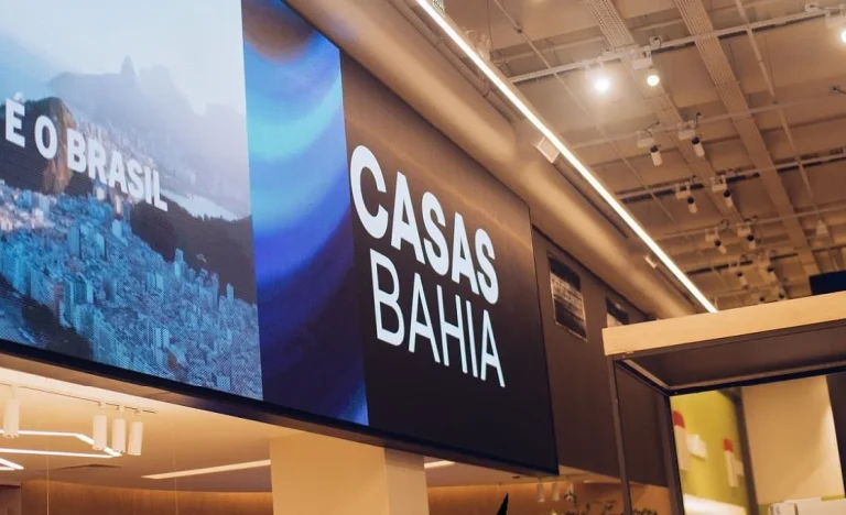 Casas Bahia (BHIA3): Ações em Queda Após Prejuízo Bilionário e Queima de Caixa, Mas Há Sinais de Melhora Operacional