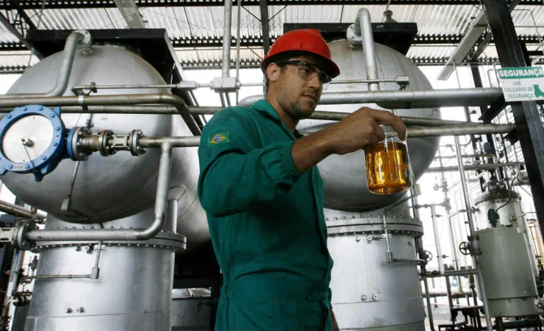 Biodiesel no Brasil: Governo Analisa Aumento da Mistura no Diesel Diante da Alta do Petróleo e Oferta Limitada