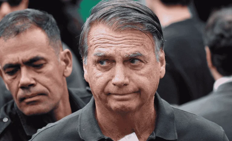 Bolsonaro na UTI: Ex-presidente internado com broncopneumonia bacteriana em Brasília