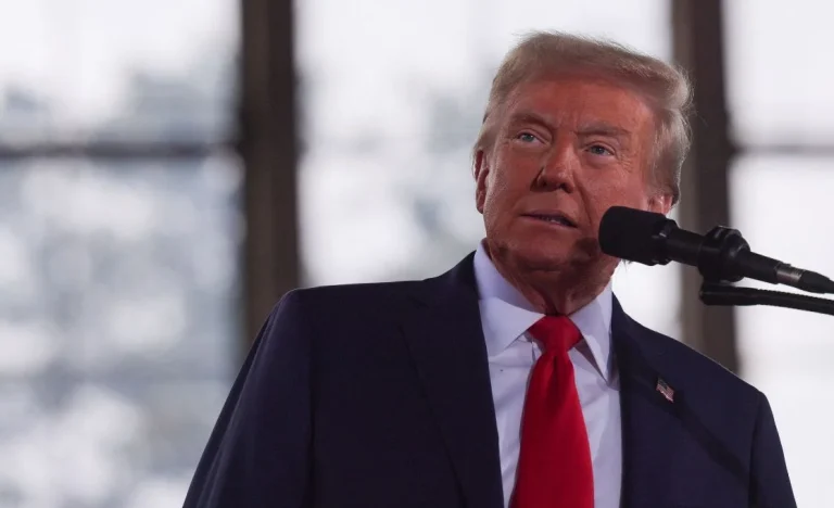 Trump Ameaça Irã com Ataques “Com Muita Força” na Próxima Semana e Promete Proteger o Estreito de Ormuz